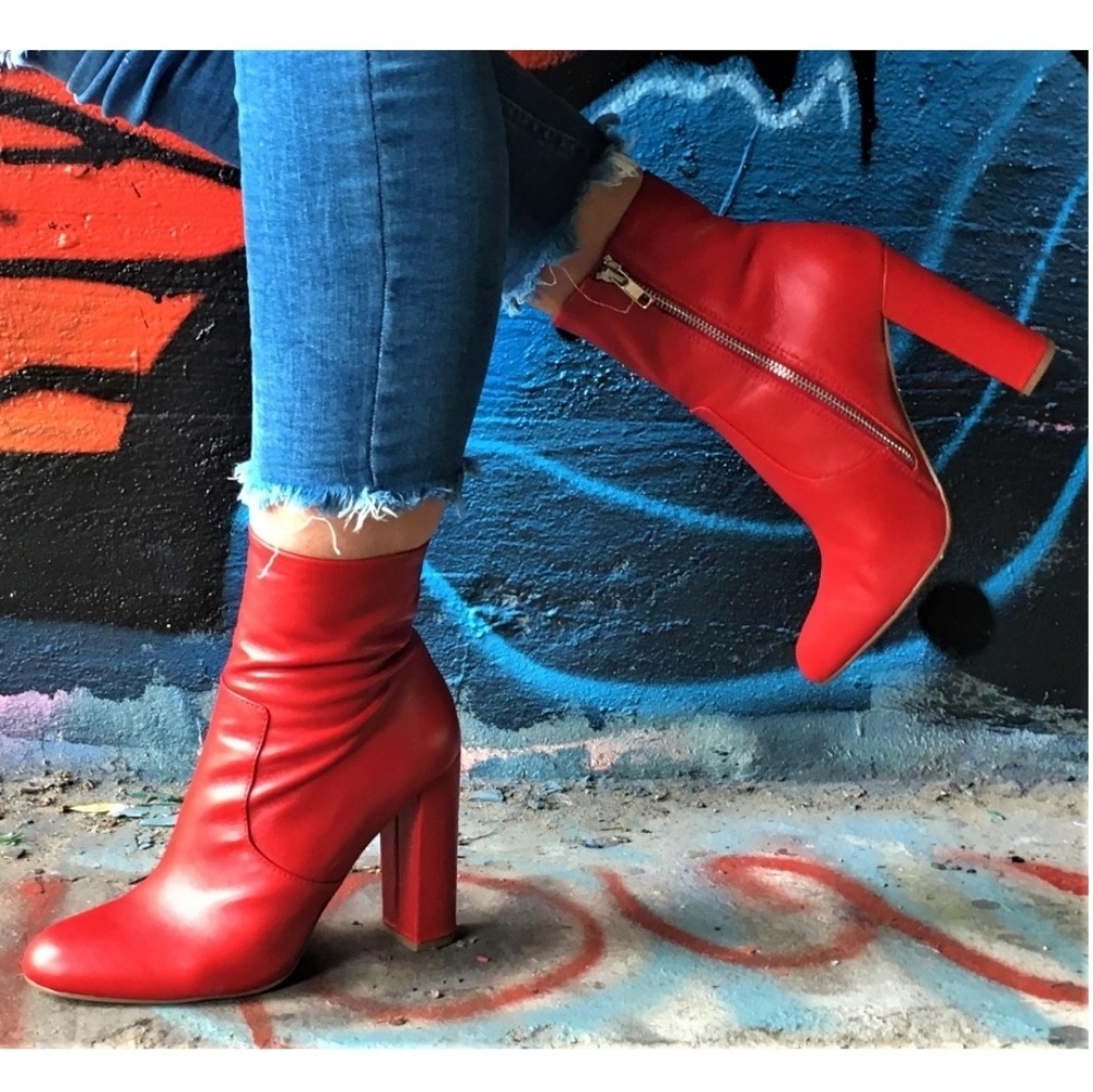 Sexy Chic Steve Madden Booties - Picture 8 of 8